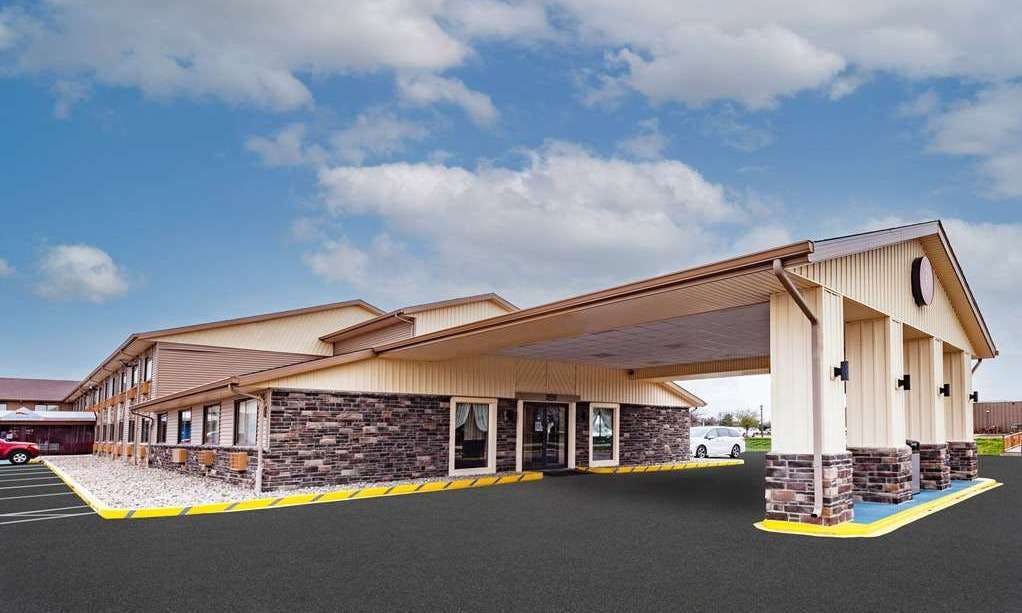 Hotel Baymont Perrysburg photo 4
