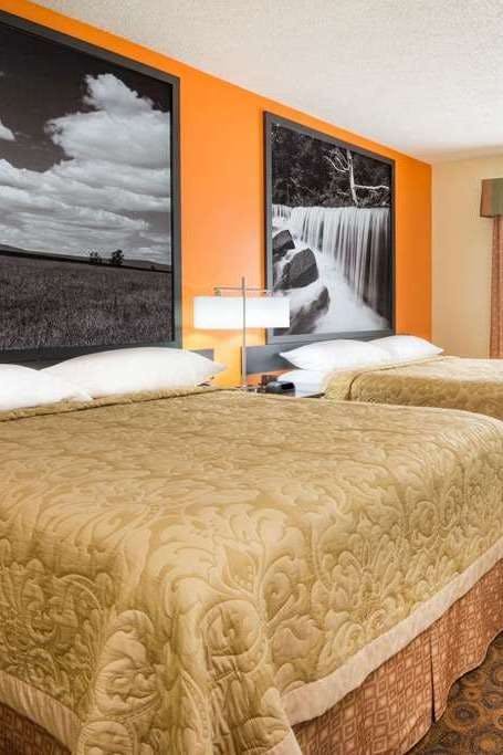 Hotel Super 8 Emporia photo 2