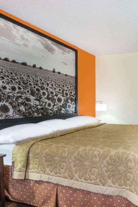 Hotel Super 8 Emporia photo 1
