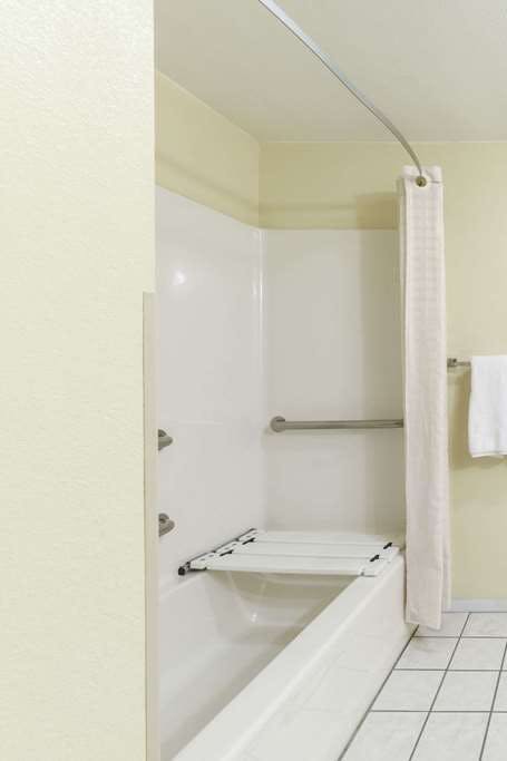 Hotel Super 8 by Wyndham Burleson Fort Worth Area photo 2