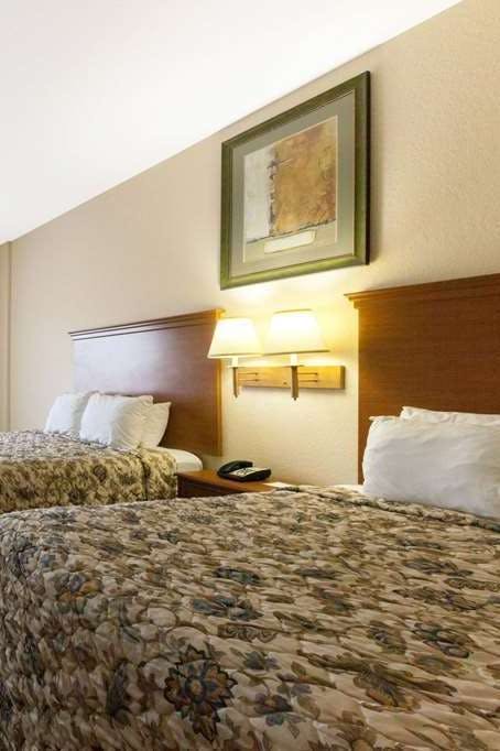 Hotel Days Inn by Wyndham San Antonio at Palo Alto photo 1