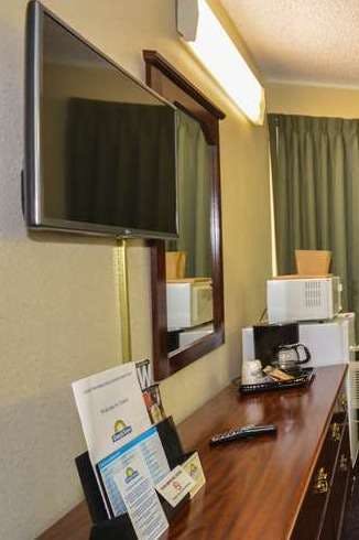 Hotel Days Inn by Wyndham Southern Hills/ORU photo 3