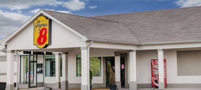 Super 8 - Monteagle TN