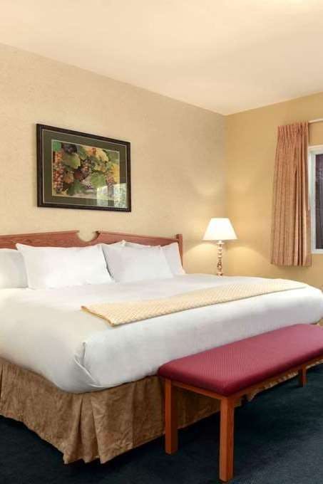 Hotel Days Inn by Wyndham Penticton Conference Centre photo 1