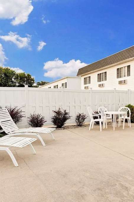 Ramada by Wyndham Richland Center