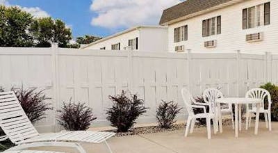 Ramada by Wyndham Richland Center