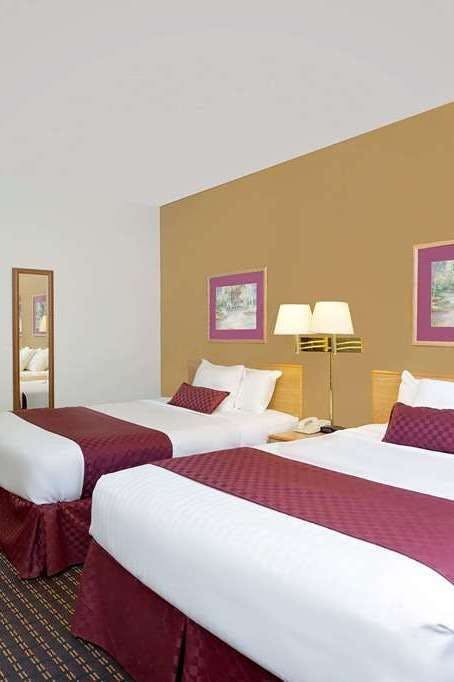 Hotel Ramada by Wyndham Richland Center photo 2