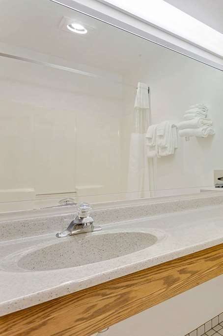 Hotel Ramada by Wyndham Richland Center photo 3