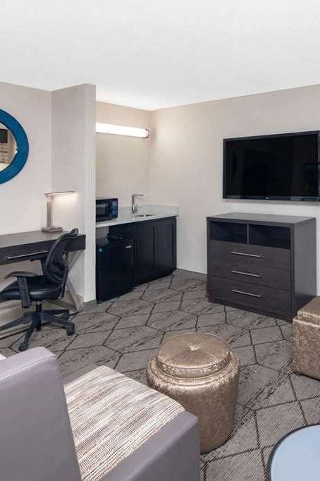 Hotel Wingate by Wyndham Greenville Airport photo 3