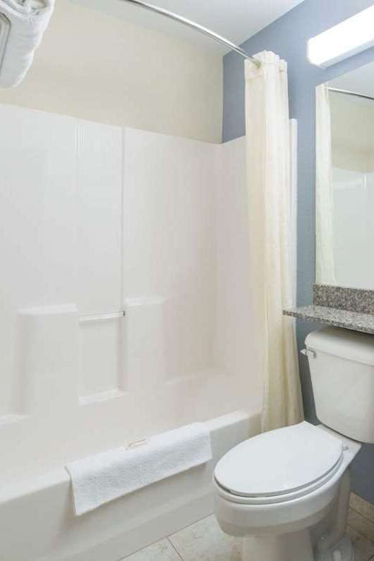 Hotel Microtel Inn & Suites by Wyndham Stanley photo 5