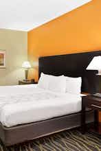 Hotel La Quinta Inn & Suites by Wyndham Tulsa Airpt / Expo Square photo 1