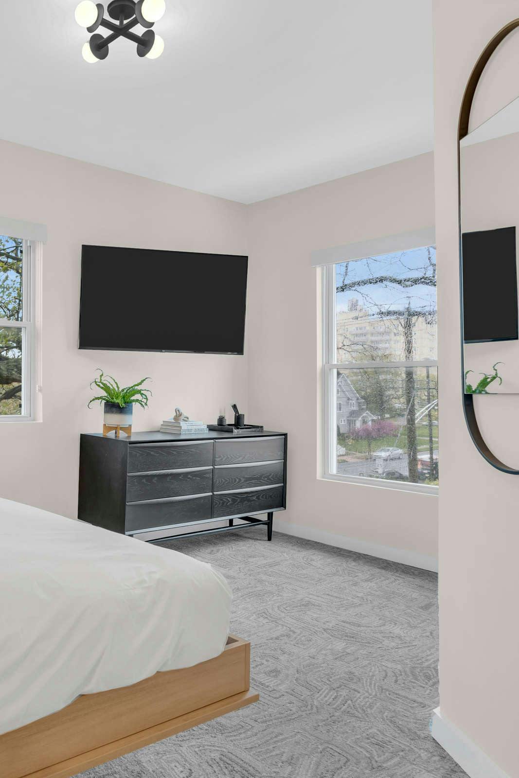 Hotel The St. Laurent Guest Rooms photo 4