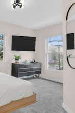 Hotel The St. Laurent Guest Rooms photo 4