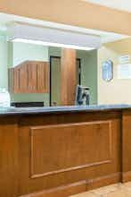 Hotel Super 8 by Wyndham Ripley photo 5