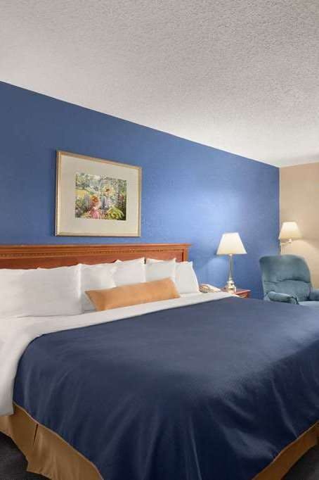 Hotel Days Inn by Wyndham Keene NH photo 1