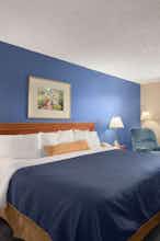 Hotel Days Inn Keene NH photo 1