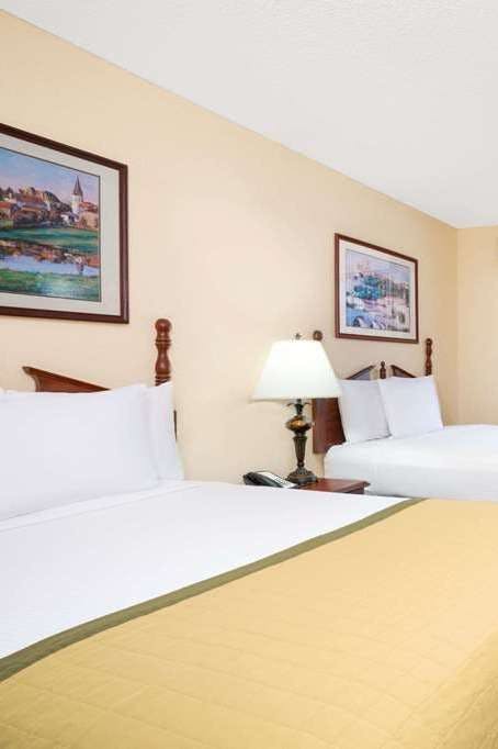 Hotel Baymont by Wyndham Thomasville photo 2