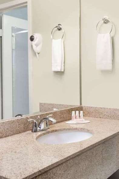 Hotel Days Inn by Wyndham Windsor Locks / Bradley Intl Airport photo 5