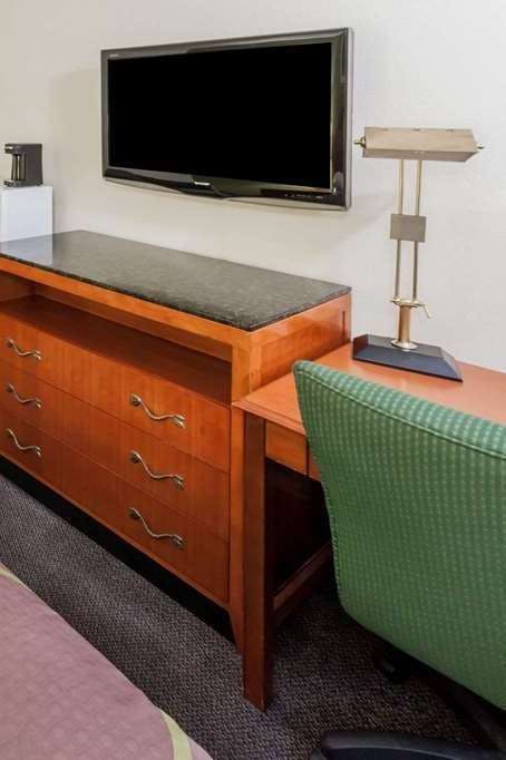 Hotel Super 8 by Wyndham Merrillville photo 3