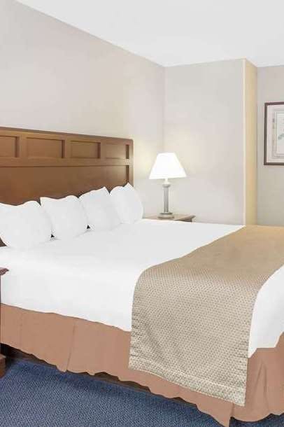 Hotel Baymont by Wyndham Boone photo 1