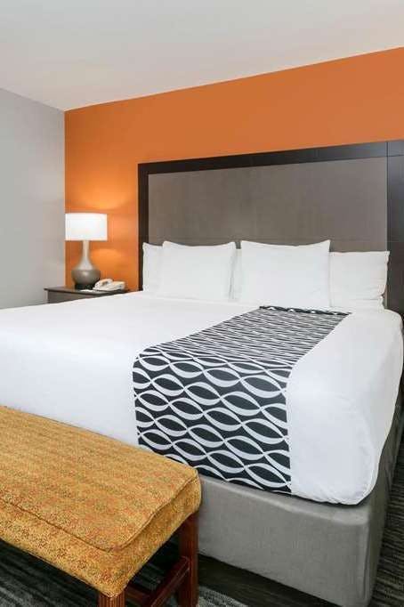 Hotel La Quinta Inn & Suites by Wyndham Fredericksburg photo 1