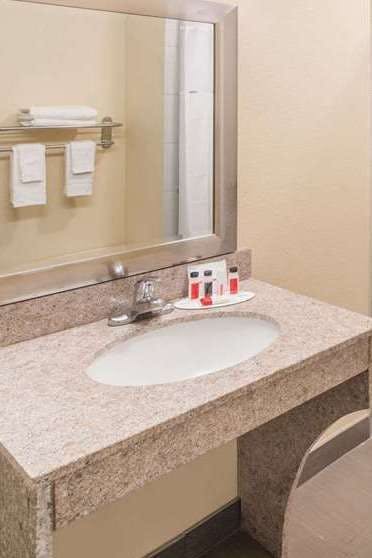 Hotel Days Inn by Wyndham Madison photo 4