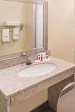 Hotel Days Inn Madison photo 4