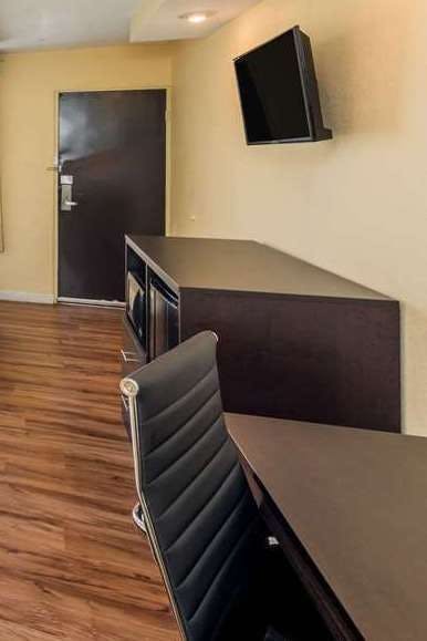 Hotel Days Inn by Wyndham Madison photo 3