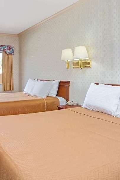 Hotel Travelodge by Wyndham Lynwood photo 1