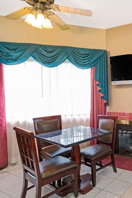 Hotel Travelodge by Wyndham Lynwood photo 5