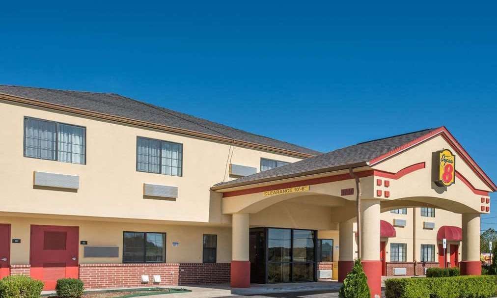 Super 8 Claremore
