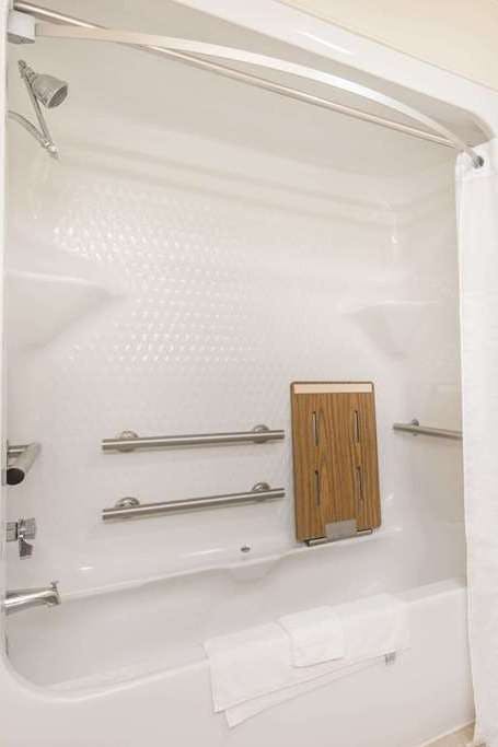 Hotel Super 8 Claremore photo 4