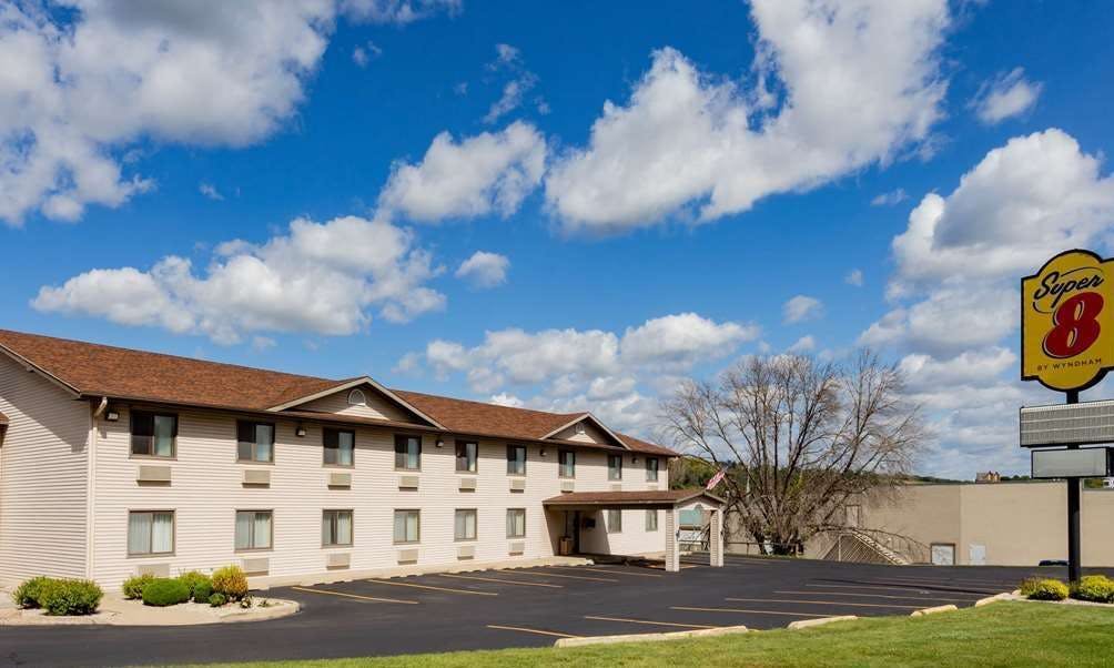Super 8 by Wyndham Decorah