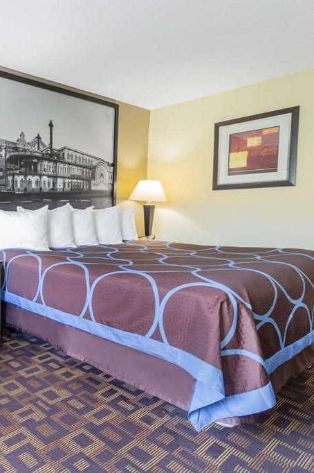 Hotel Super 8 by Wyndham Decorah photo 1