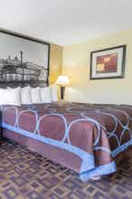 Hotel Super 8 by Wyndham Decorah photo 1