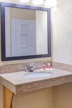 Hotel Super 8 by Wyndham Decorah photo 5