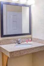 Hotel Super 8 by Wyndham Decorah photo 5