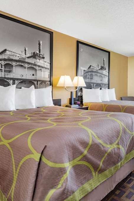 Hotel Super 8 by Wyndham Decorah photo 2