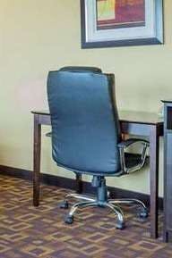 Hotel Super 8 by Wyndham Decorah photo 3