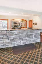 Hotel Howard Johnson by Wyndham Traverse City photo 3