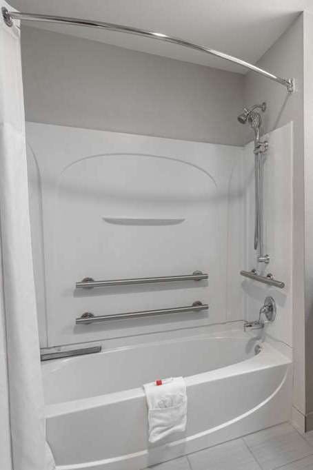 Hotel Microtel Inn & Suites by Wyndham Niagara Falls photo 3