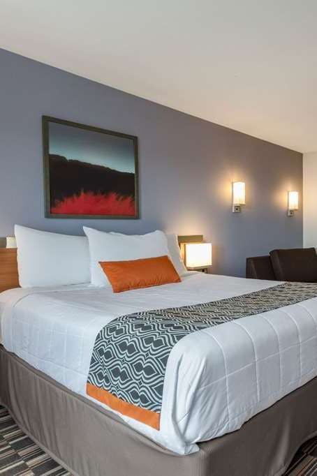 Hotel Microtel Inn & Suites by Wyndham Niagara Falls photo 1