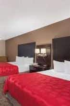 Hotel Ramada Fresno North photo 2