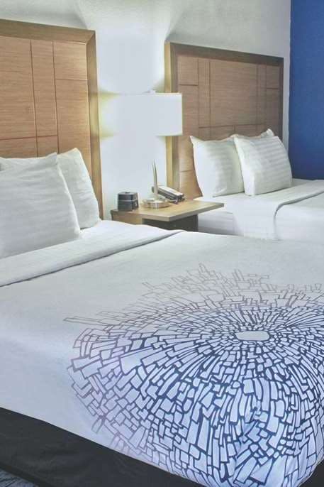 Hotel La Quinta Inn & Suites by Wyndham NE Long Beach/Cypress photo 2