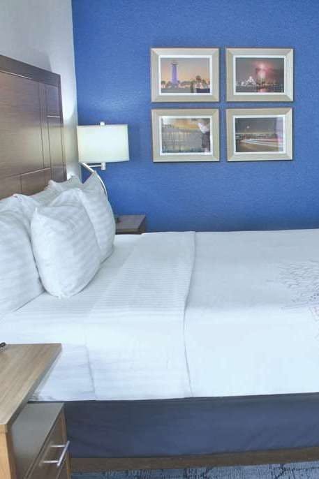 Hotel La Quinta Inn & Suites by Wyndham NE Long Beach/Cypress photo 1