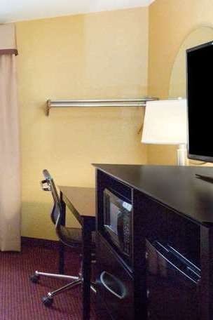 Hotel Super 8 by Wyndham Richmond photo 2