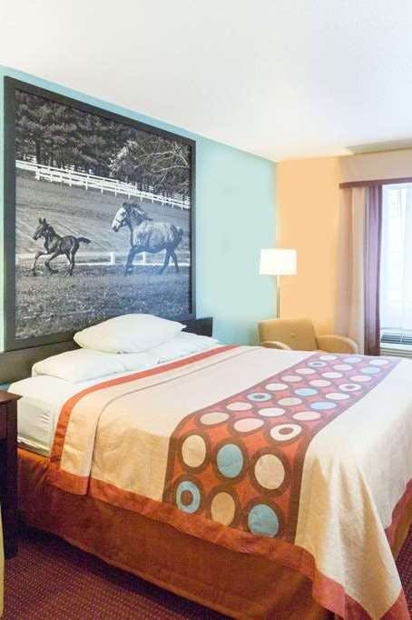 Hotel Super 8 by Wyndham Richmond photo 1