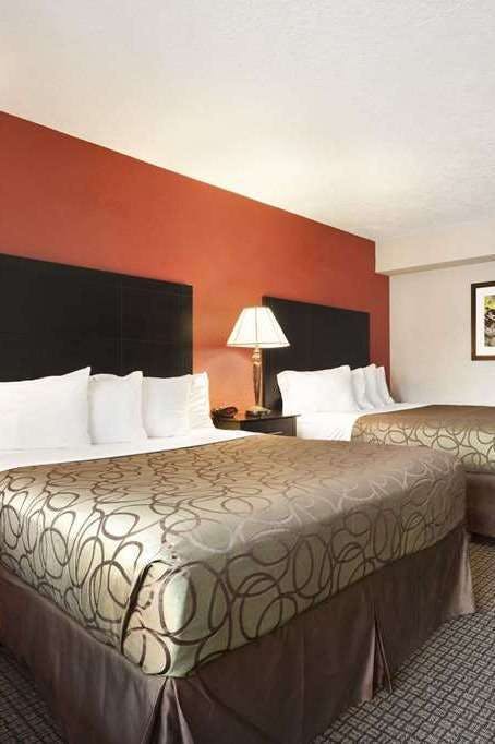 Hotel Travelodge by Wyndham Traverse City MI photo 2