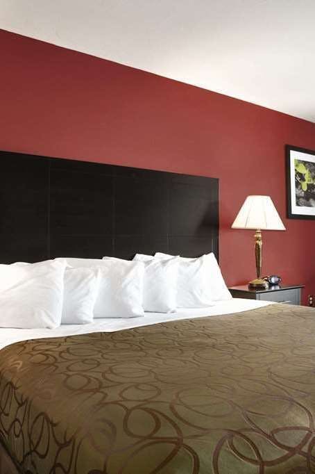 Hotel Travelodge by Wyndham Traverse City MI photo 1