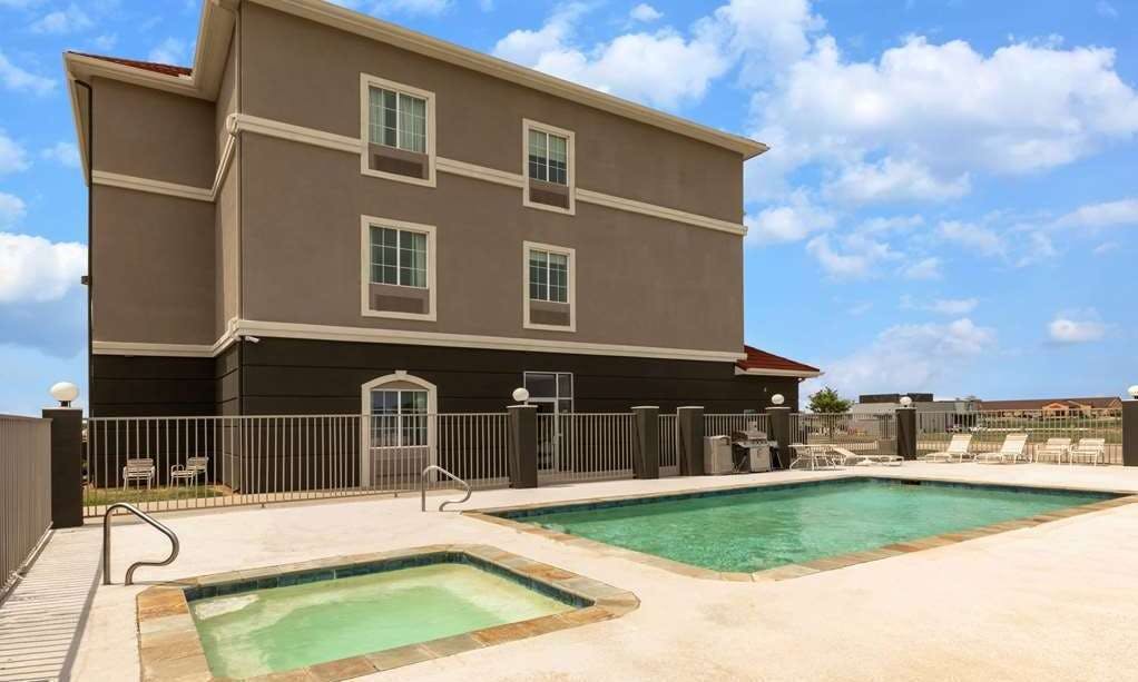 La Quinta Inn & Suites by Wyndham Bridgeport